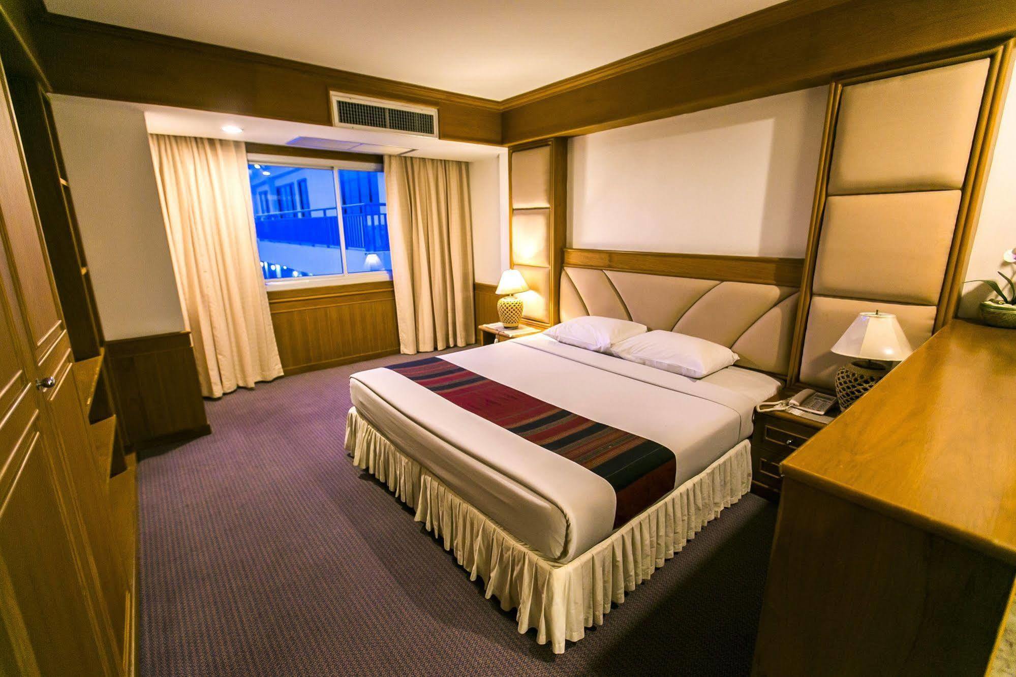 Raya Grand Hotel Nakhonratchasima Εξωτερικό φωτογραφία