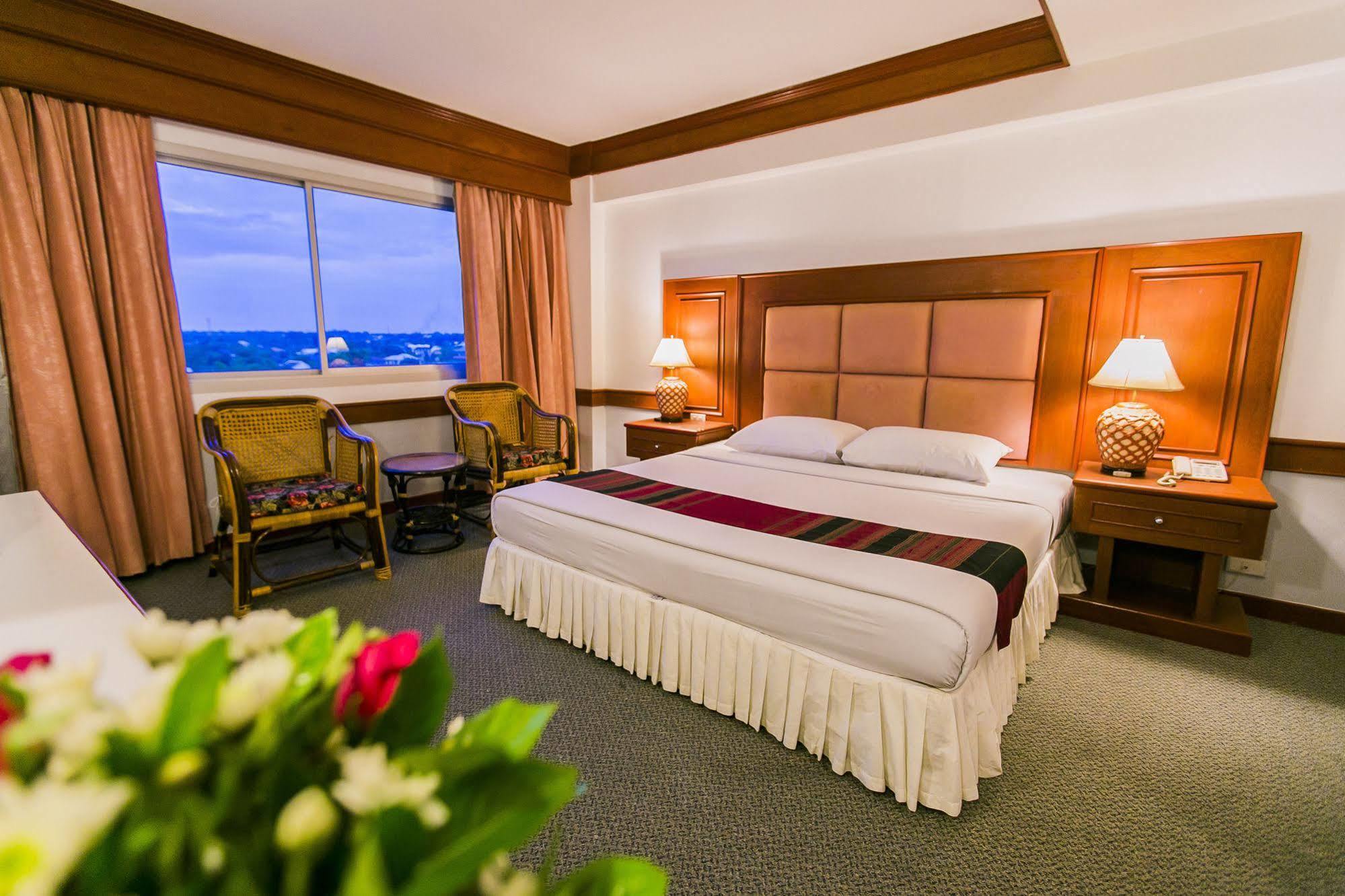 Raya Grand Hotel Nakhonratchasima Εξωτερικό φωτογραφία