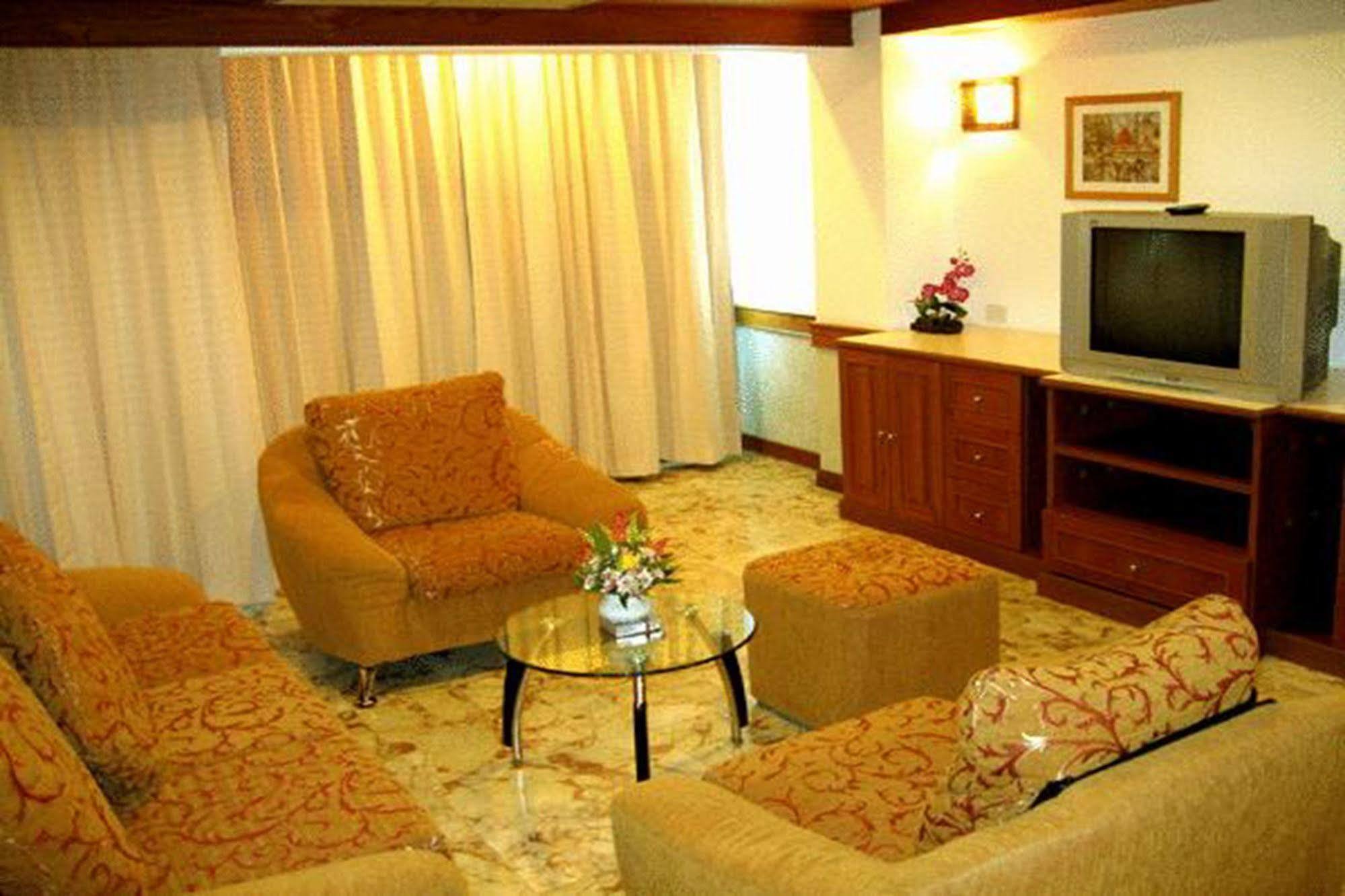 Raya Grand Hotel Nakhonratchasima Εξωτερικό φωτογραφία